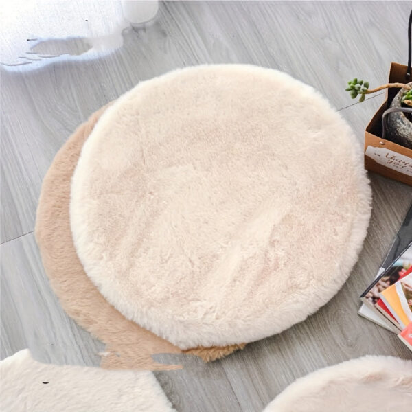 Luxurious Faux Rabbit Fur Round Pet Bed - Ultra-Soft Warm Cream-Colored Cat & Dog Mat - Image 2